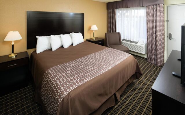 GuestPlace Inn & Suites