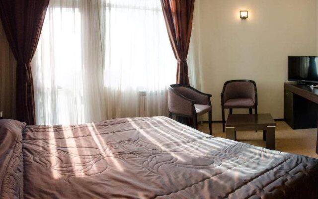 Hotel Ezeroto