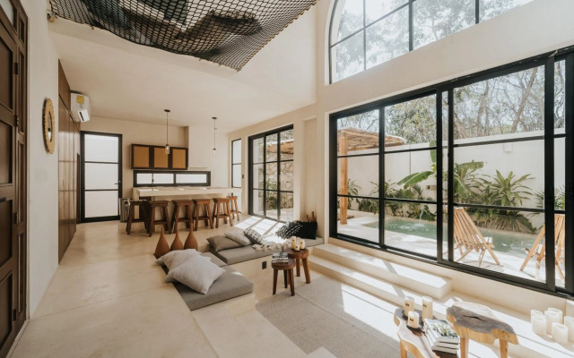 Villa Torana 4br/8pp Private Pool Rooftop Security