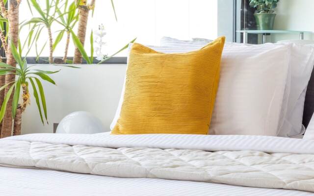 Splendid 1BR in Difc With Burj Khalifa Views