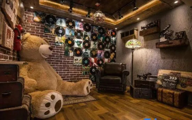 James Joyce Coffetel·Kaifeng Drum Tower