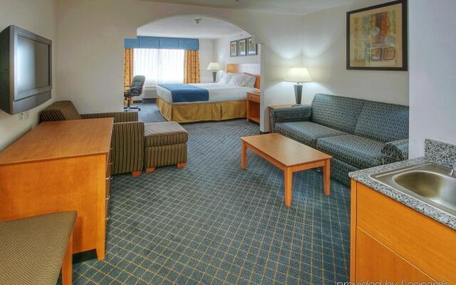 Holiday Inn Express Hotel & Suites Carlsbad