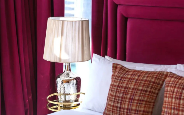 Luxury Staycation - Continental Tower