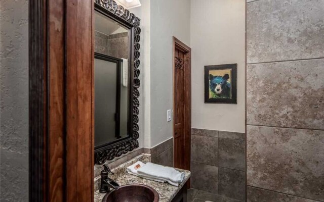 Lucky Bear Lodge - Three Bedroom Cabin