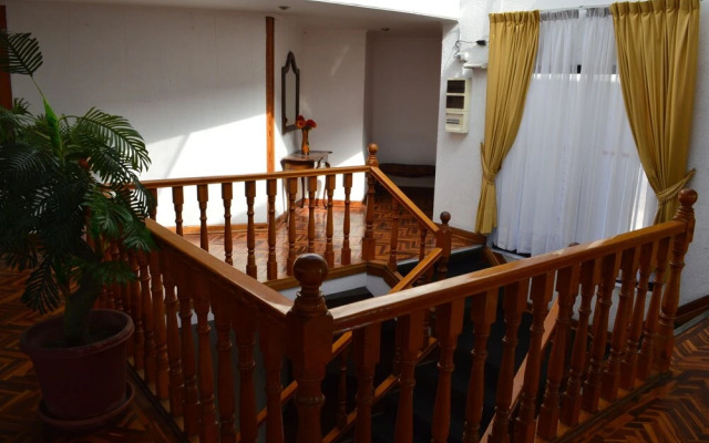 Hotel Charlie Inn