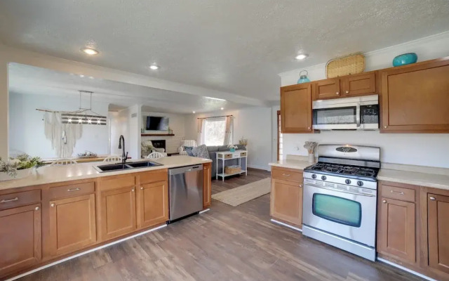 Charming Riverfront Retreat in Monticello!