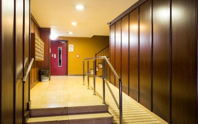 Spacious 4 Bedroom Apartment Fira BCN & Camp Nou