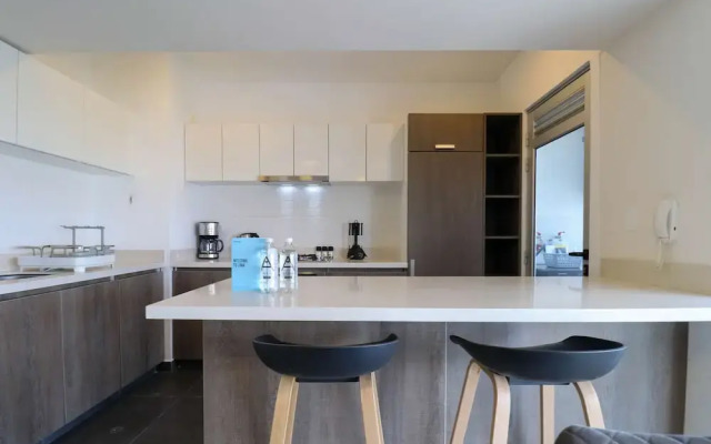 w Comfy 2BR w Park View in Miraflores
