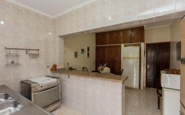 Casa com piscina e churrasqueira em Caraguatatuba