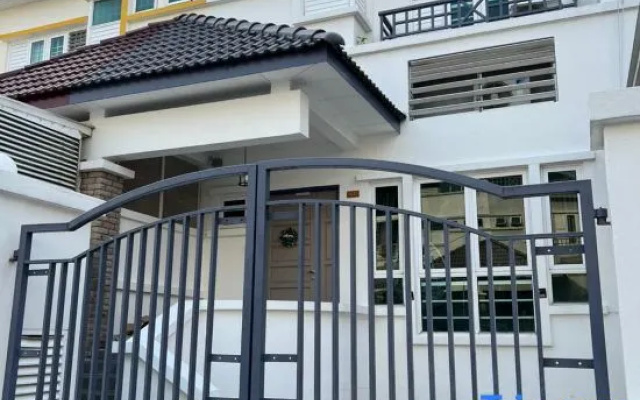 Karpal Singh Drive Seaside Georgetown 4BR-15pax by 3C – Exterior – George Town