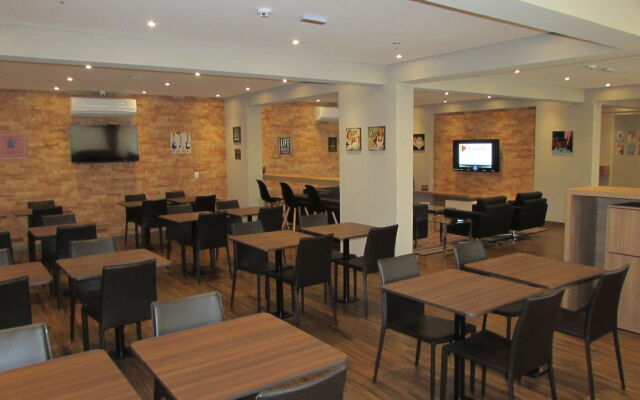 i5 Play Hotel