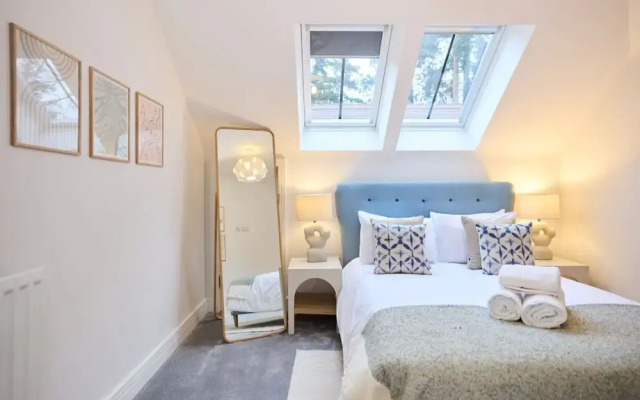 The Ascot Escape - Stylish 4bdr With Courtyard