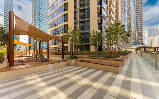 Maison Privee - Classy Apt w/ Terrace & Direct Burj Khalifa Views
