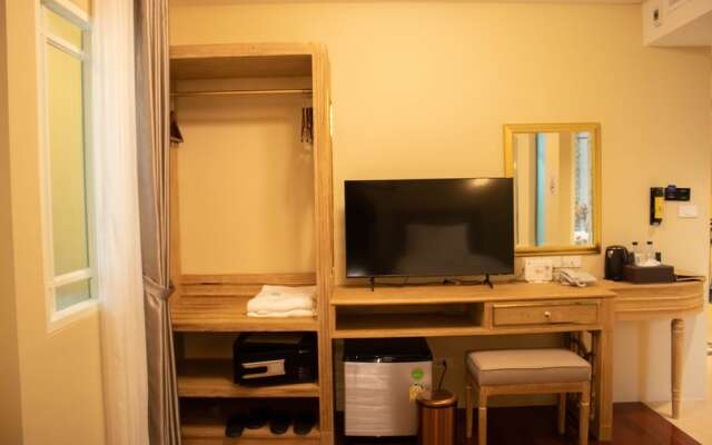 Siri Ratchadamnoen Bangkok Hotel