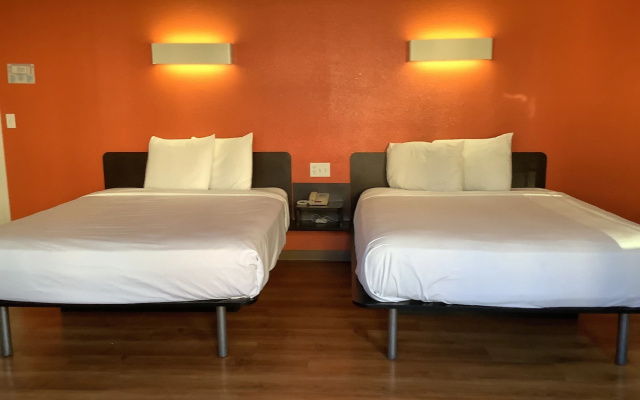 Motel 6 Carlsbad Downtown