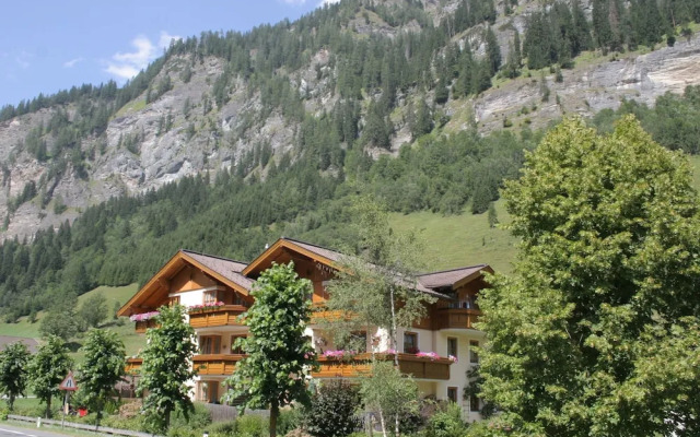 Bright Holiday Home in Huttschlag near Mountains Ski Slopes