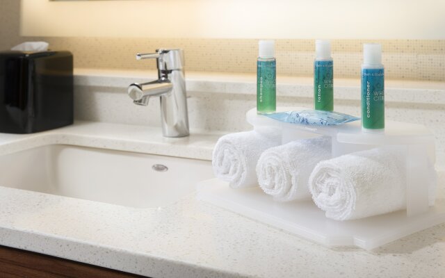 Holiday Inn Express & Suites Altoona by IHG