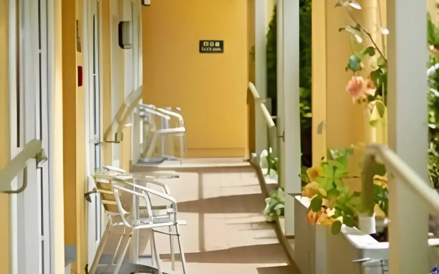 Birchwood Manor Motel