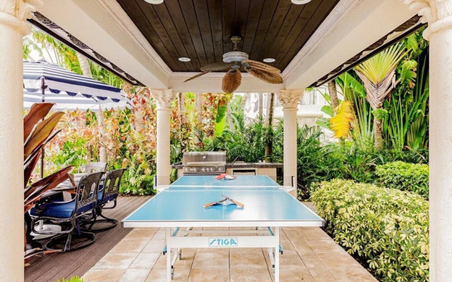 Florence by AvantStay | Estate w/ Dock & Pool | Sleeps 16