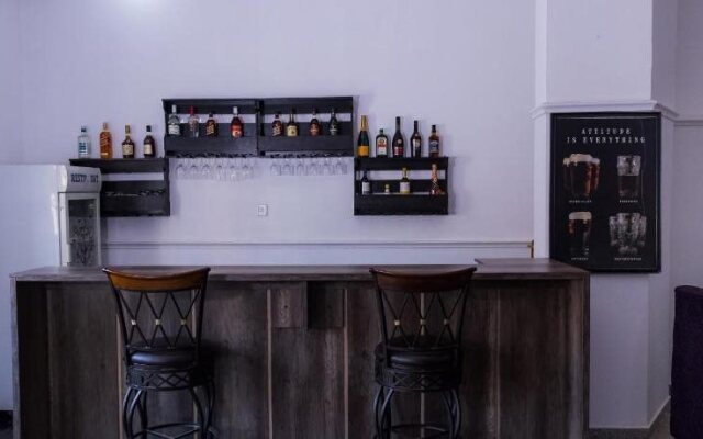 Bristlecone Suites & Apartment