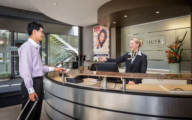 Quality Suites Beaumont Kew
