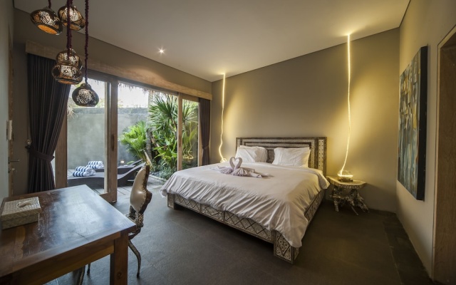 Luxury Villas Merci Resort 3 Bedrooms Seminyak 1 – Guest Rooms – Kuta
