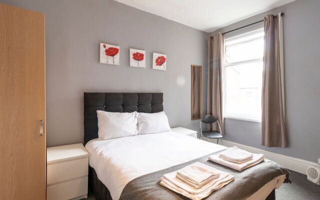 Great Holiday Home in Manchester near Old Trafford