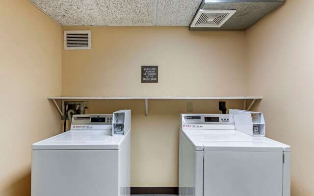 Comfort Inn & Suites Jackson - West Bend