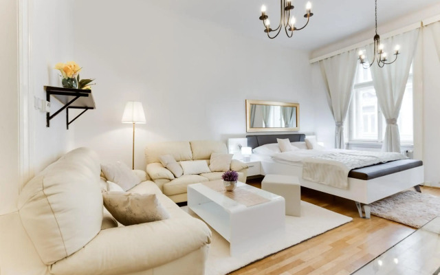 Diamond Riverside Apartment in the Heart of Prague