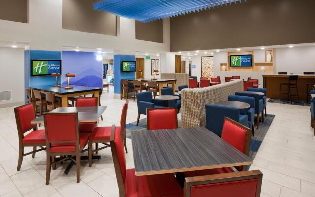 Holiday Inn Express & Suites Minneapolis – West End by IHG