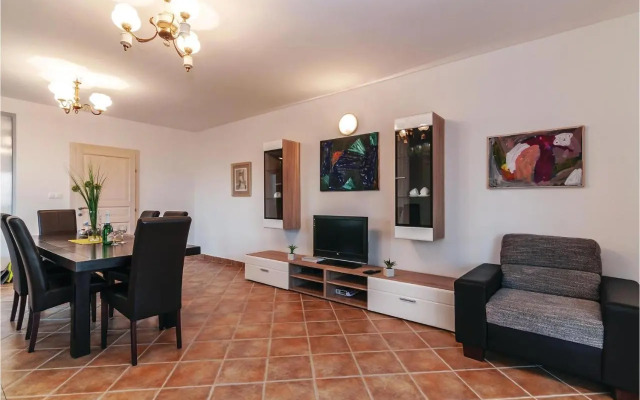 Three-Bedroom Apartment in Privlaka