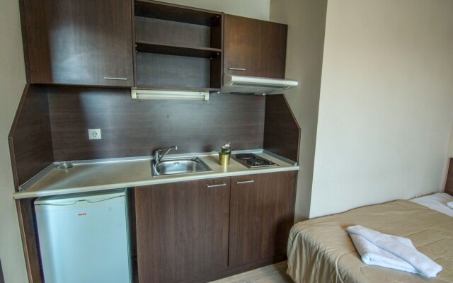 Stayinn Banderitsa Apartment in Bansko With Queen Size bed and Kitchen