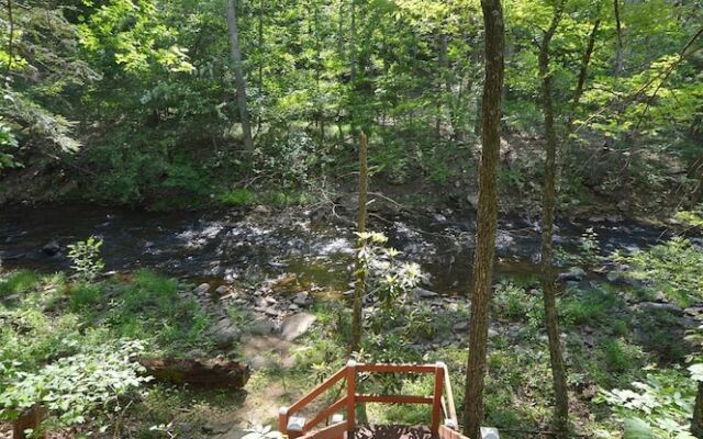 Rosies Creekside Retreat - 3 BR Escape!