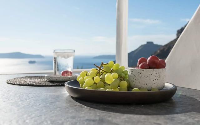 Porto Fira Suites