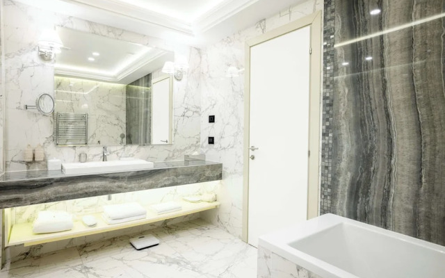 Tresor Le Palais Timisoara, Curio Collection By Hilton