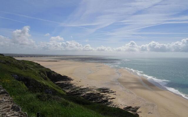 Holiday Home in Normandy Near Sandy Beaches