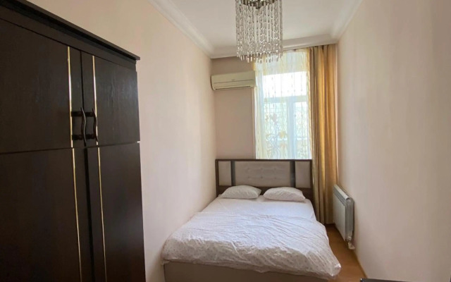 Cozy Old City Apartment