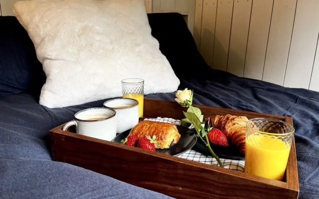 The Crooked Gate - Luxury Romantic Getaway