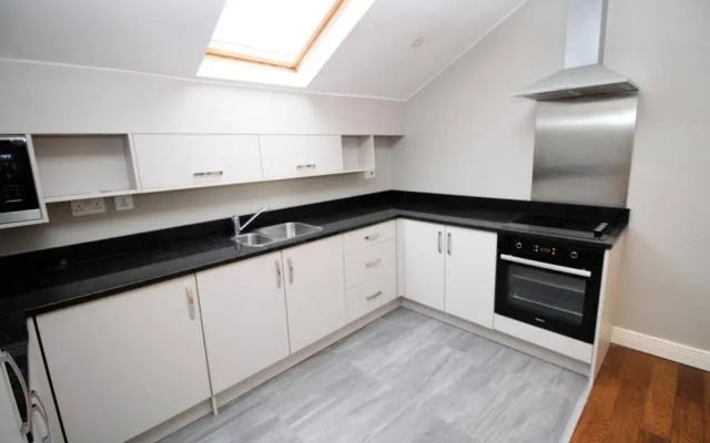 Sheffield City Retreat - Modern Apartment