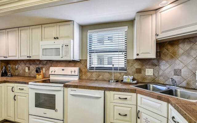 Inlet Reef 109 3 Bedroom Condo by RedAwning