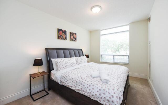 Amazing 2BR & 2BTH - Near Square One Mall