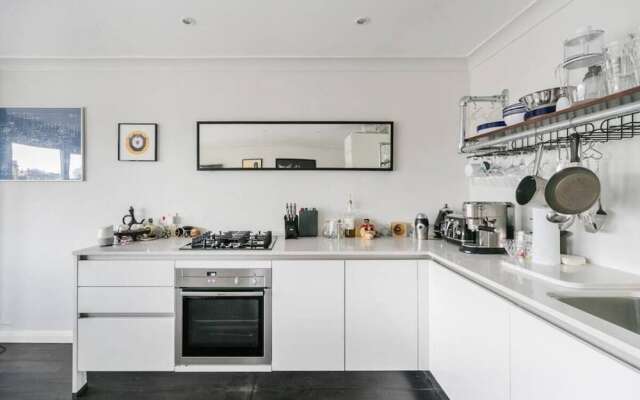 Spacious 1bed W/balcony, 15mins to Notting Hill