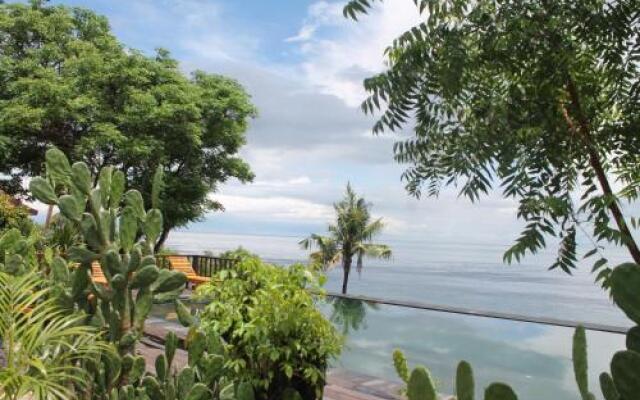 Manta Cottages with Sea View