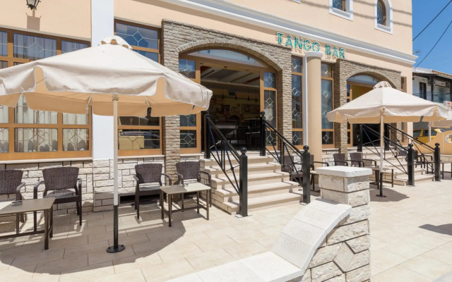 Lefkimi Hotel