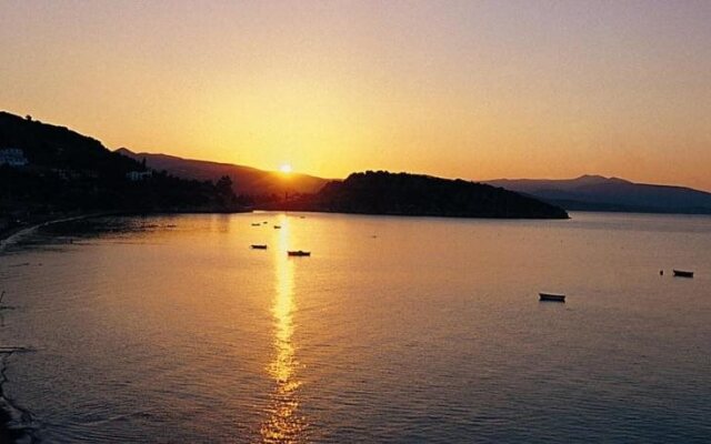 Tolon Beach Hotel