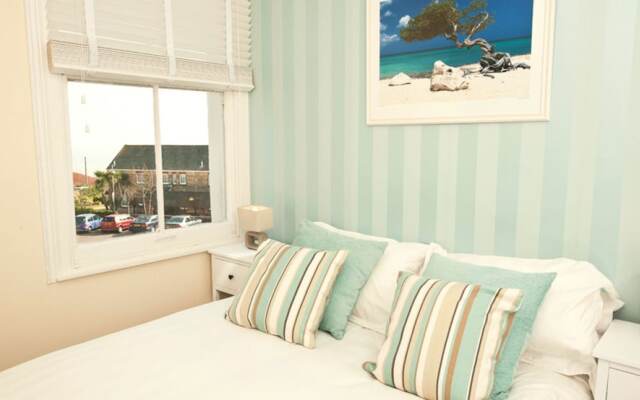 8 Bedroom Beach House, in Bournemouth and hot tub