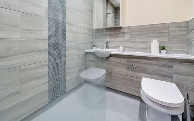 London Street Apt By REDWOOD STAYS