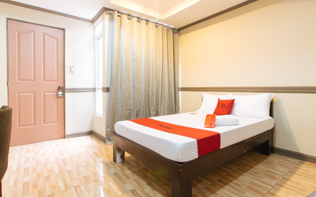 RedDoorz Plus @ Canley Residential