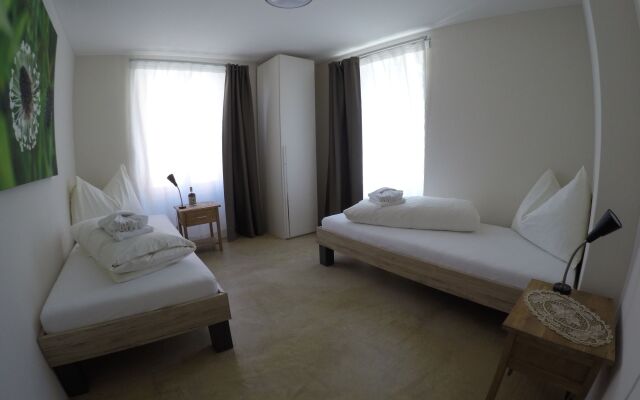 Easy Living Business Apartments