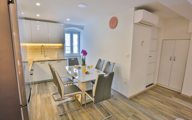 Impeccable 3-bed Apartment in Split